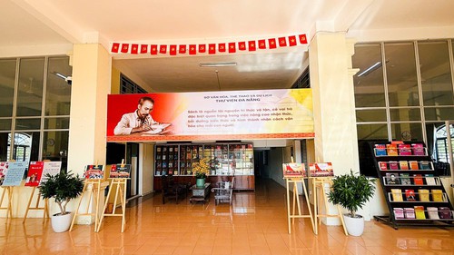 Trưng bày thông tin, giới thiệu sách chào mừng Đại hội XIV của Đảng