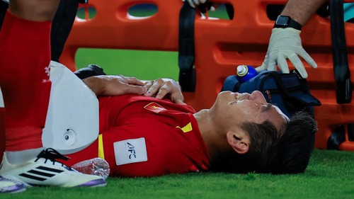 Cựu bác sĩ ĐT Việt Nam nói về chấn thương của Hiểu Minh: 'Khoảnh khắc đó không còn là bóng đá'