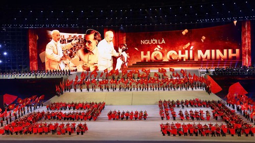 Hình ảnh ấn tượng trong chương trình nghệ thuật chào mừng thành công Đại hội XIV của Đảng