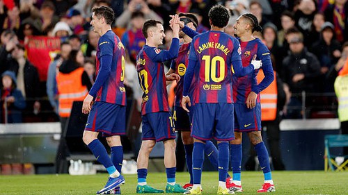 Thắng dễ Oviedo, Barca trở lại ngôi đầu La Liga