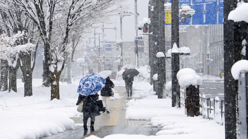 Nhật Bản: Tuyết rơi kỷ lục gây tê liệt giao thông, ít nhất 4 người thiệt mạng
