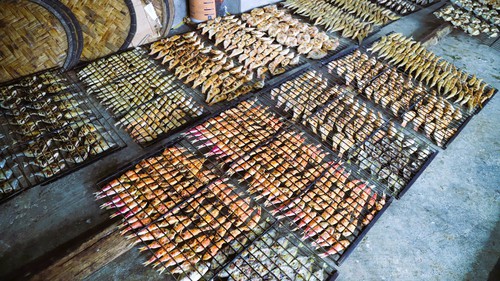 Làng nướng cá biển truyền thống ở Diễn Châu "đỏ lửa" dịp cận Tết