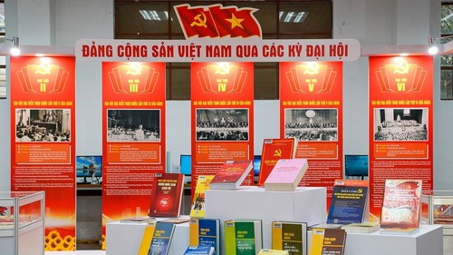 Triển lãm tư liệu "Đảng Cộng sản Việt Nam qua các kỳ Đại hội"