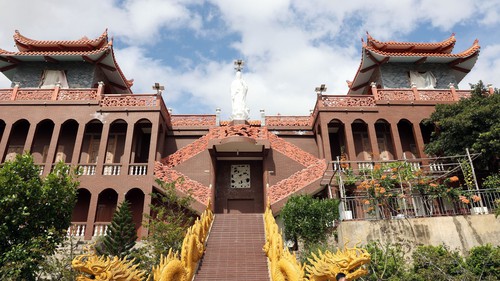 Vẻ đẹp chùa tháp Nam Khánh Hòa