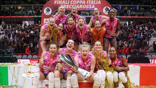 Ngôi sao số 1 lịch sử bóng chuyền nữ Trung Quốc khiến các BLV châu Âu kinh ngạc khi vô địch cúp Ý