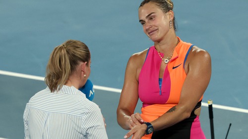 Sau Alcaraz, BTC Australian Open tiếp tục yêu cầu Sinner, Sabalenka tháo thiết bị theo dõi sức khỏe