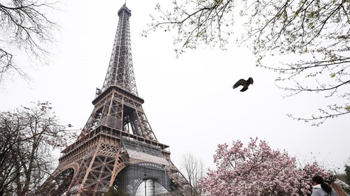 Thành phố Paris vinh danh các nhà khoa học nữ tại Tháp Eiffel