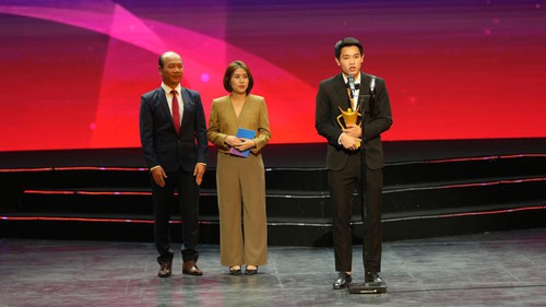 Đình Bắc nói gì khi được trao giải VĐV trẻ của năm?