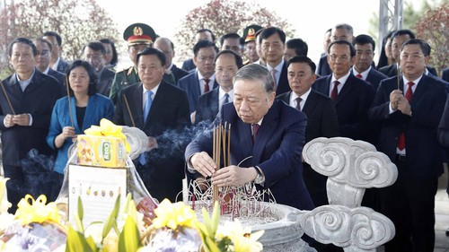 Tổng Bí thư Tô Lâm dâng hương tưởng niệm Tổng Bí thư Trần Phú