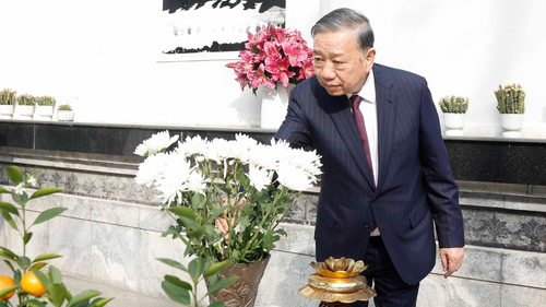 Tổng Bí thư Tô Lâm dâng hương tưởng niệm tại Khu di tích Ngã ba Đồng Lộc