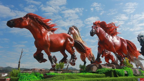 Độc đáo linh vật ngựa ở Lao Bảo, Quảng Trị