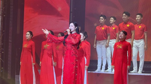 Ca sĩ Duyên Quỳnh - Công dân trẻ tiêu biểu TP.HCM năm 2025