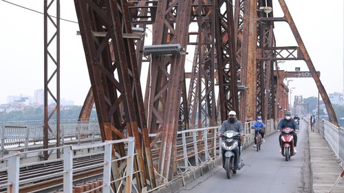 Cầu Long Biên chính thức cho xe đi lại sau 2 tháng sửa chữa