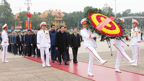 Ban Nội chính Đảng viếng Lăng Chủ tịch Hồ Chí Minh, các anh hùng liệt sĩ và Cố Tổng Bí thư Trường Chinh