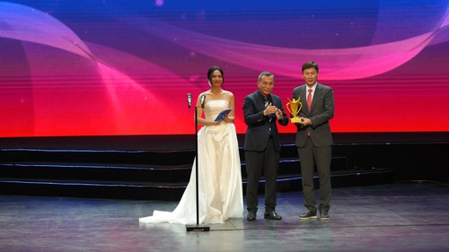 Báo Hàn chỉ ra khác biệt giữa HLV Kim Sang Sik và Park Hang Seo