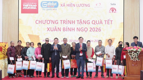 Mang Tết ấm về vùng đất Tổ