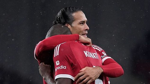 Lý do ngôi sao của Liverpool bật khóc sau khi ghi bàn