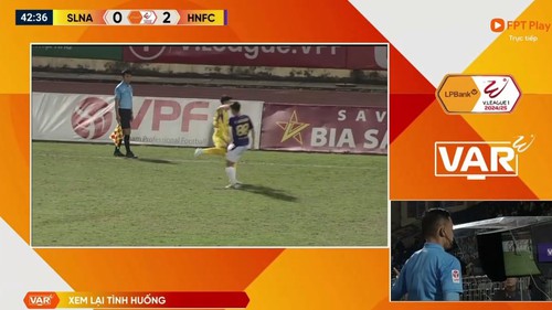 Kết quả V-League: Hùng Dũng nhận thẻ đỏ trong chiến thắng của Hà Nội FC