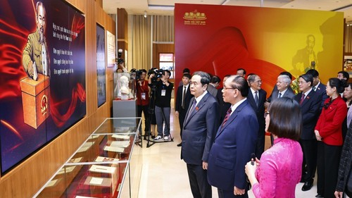 Triển lãm "80 năm Quốc hội Việt Nam đồng hành cùng dân tộc"