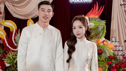 Cựu thủ môn U23 Việt Nam cưới vợ hơn tuổi, là thạc sĩ ngân hàng