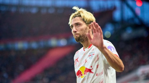 Sao Bundesliga treo giày sau khi người thân qua đời