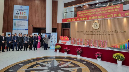 Khai trương Không gian trưng bày “Dưới cờ Đảng quang vinh: Việt Nam 40 năm đổi mới và khát vọng trong kỷ nguyên vươn mình”