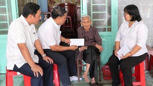 Chủ tịch nước quyết định hai mức quà tặng cho người có công với cách mạng dịp Tết Nguyên đán Bính Ngọ