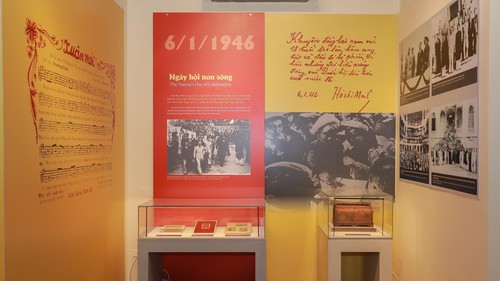 Khai mạc Trưng bày chuyên đề "Mùa Xuân - Khởi nguồn thắng lợi"