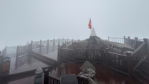  Hình ảnh: Băng tuyết bao phủ đỉnh Fansipan