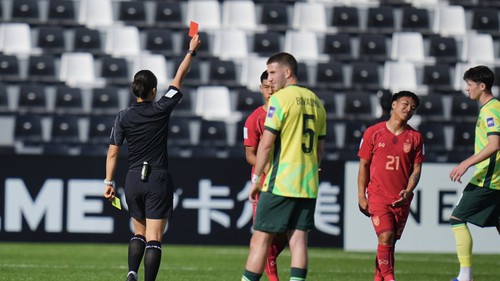 Chơi thiếu người từ sớm, U23 Thái Lan thua ngược U23 Úc