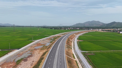 Họp báo Chính phủ: Vượt mục tiêu 3.000 km đường bộ cao tốc và những bài học kinh nghiệm