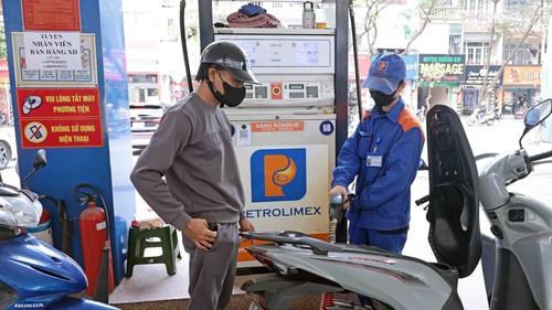 Giá xăng tiếp tục giảm từ 200 đến 350 đồng/lít