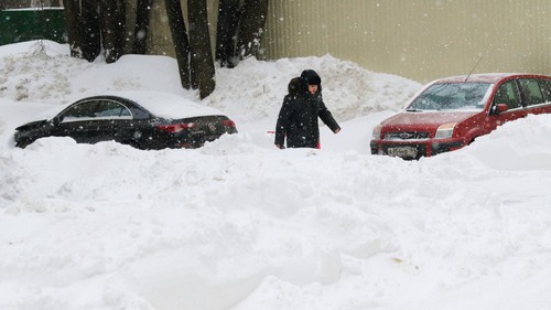 Bão tuyết lịch sử ở Moskva gây tê liệt giao thông