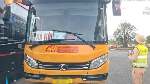 Xử phạt hơn 81 triệu đồng tài xế và chủ xe khách vi phạm trên cao tốc