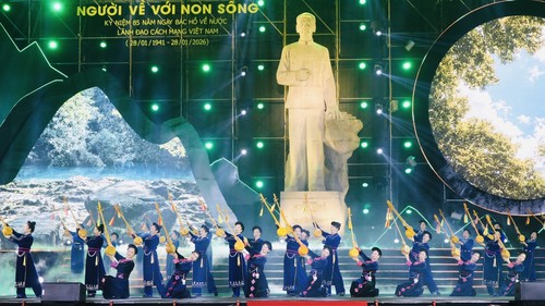 Chương trình nghệ thuật "Người về với non sông" nơi biên cương Tổ quốc