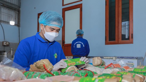 Làng nghề giò chả Ước Lễ tất bật vào mùa cao điểm Tết Nguyên đán