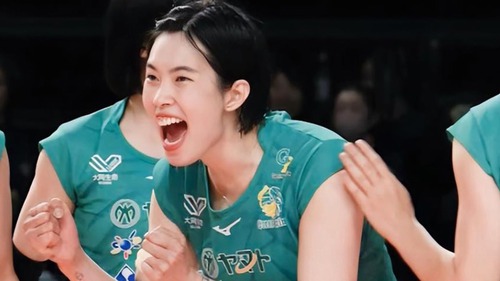 Cận cảnh tình huống đánh đầu gây sốt của Thanh Thuý trong trận All Star