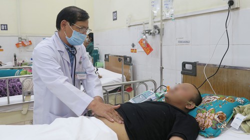 Bác sĩ cảnh báo nguy cơ viêm tụy cấp khi uống quá nhiều rượu, bia những ngày Tết