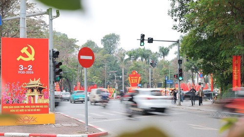 Đường phố Hà Nội rực rỡ chào mừng 96 năm thành lập Đảng