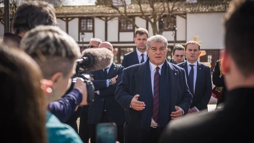 Barcelona: Laporta chọn lá phiếu của quá khứ