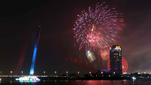 Rực sáng pháo hoa, gửi gắm ước vọng "mã đáo thành công" Xuân Bính Ngọ