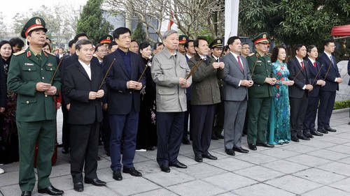 Tổng Bí thư Tô Lâm dâng hương tưởng niệm các lãnh đạo tiền bối của Đảng