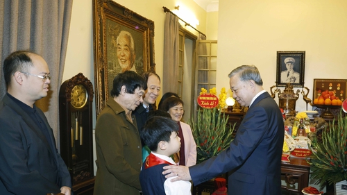 Tổng Bí thư thắp hương tưởng nhớ các đồng chí lãnh đạo Đảng, Nhà nước đã từ trần