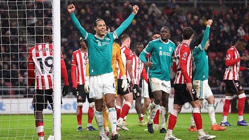 Van Dijk ghi bàn duy nhất, Liverpool thắng tối thiểu ở Ngoại hạng Anh