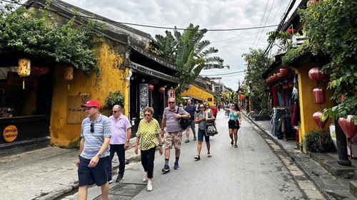 Các điểm du lịch tại Đà Nẵng thu hút đông khách tham quan