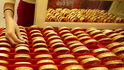 Giá vàng tăng khi đồng USD và lợi suất trái phiếu Mỹ giảm