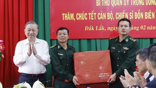 Tổng Bí thư Tô Lâm thăm, chúc Tết cán bộ, chiến sỹ đồn biên phòng EA Hleo
