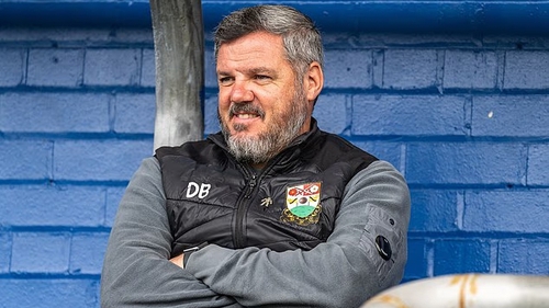 Một HLV bị cấm chỉ đạo 9 trận, phạt hơn 60 triệu đồng vì rắc rối với nữ trọng tài