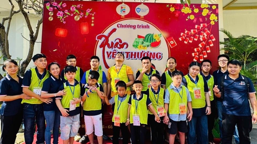 Mùa xuân yêu thương từ những giác quan đặc biệt