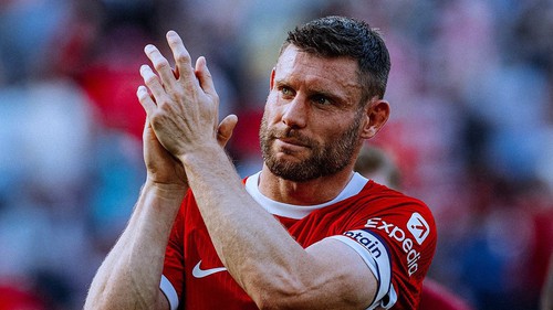 Cựu cầu thủ Liverpool cân bằng kỷ lục ra sân nhiều nhất ở Ngoại hạng Anh